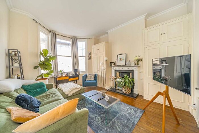 2 Bedroom Flat To Rent In Eckstein Road, Battersea, SW11