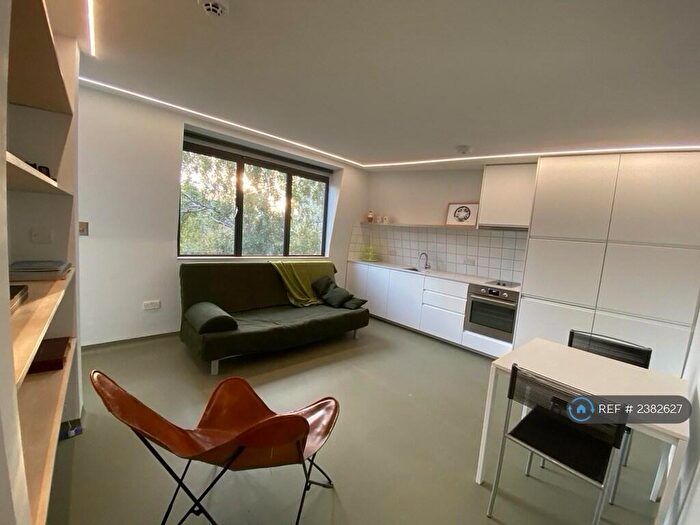 1 Bedroom Flat To Rent In Shrewsbury Court, London, EC1Y