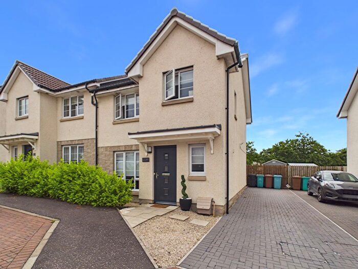3 Bedroom Semi-Detached House For Sale In Glamis Crescent, Glenmavis, ML6