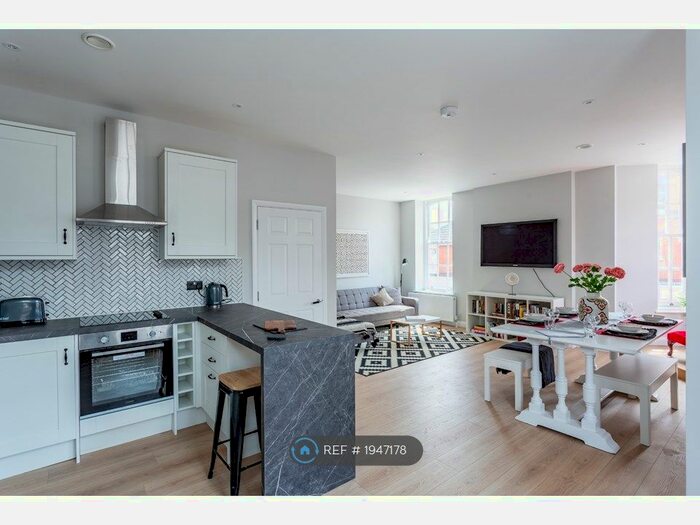 2 Bedroom Flat To Rent In St. Johns Road, Westcliff-On-Sea, SS0