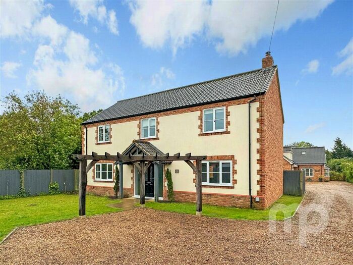 4 Bedroom Detached House For Sale In Norwich Road, Besthorpe, NR17