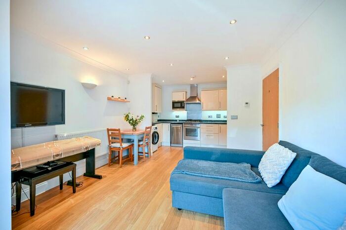 1 Bedroom Flat For Sale In Palace Road, Tulse Hill, London, SW2