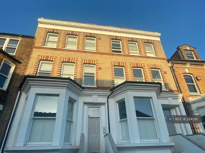 2 Bedroom Flat To Rent In Chivalry Road, London, SW11