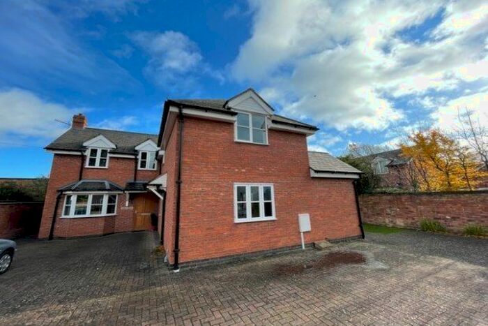 2 Bedroom Mews House To Rent In Sarup Mews, Leamington Spa CV32