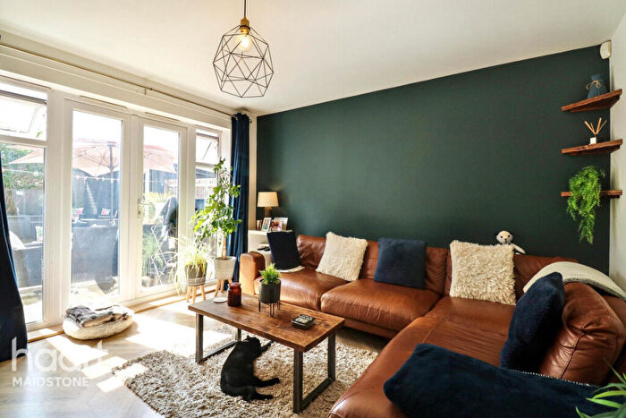 4 Bedroom Detached House For Sale In Tilling Close, Maidstone, ME15