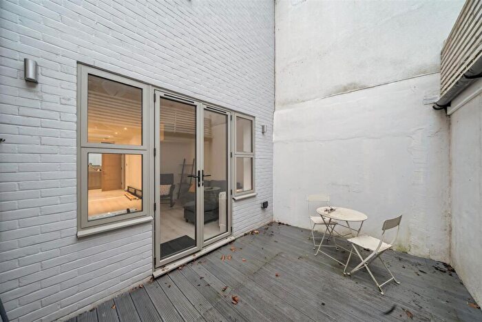 3 Bedroom Mews To Rent In Rose Joan Mews, London, NW6