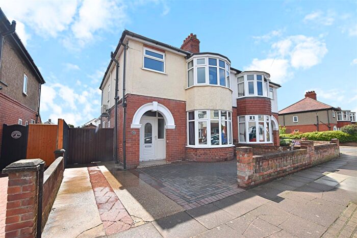 3 Bedroom Semi Detached House For Sale In Compton Drive, Grimsby, DN34