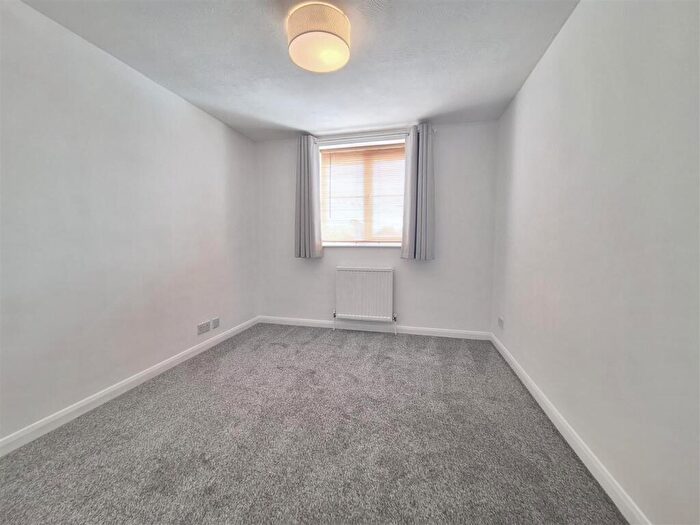 1 Bedroom Flat To Rent In Send Road, RG4