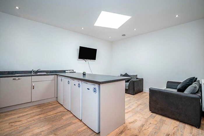 6 Bedroom Flat To Rent In Derrys Cross, Plymouth, Devon, PL1