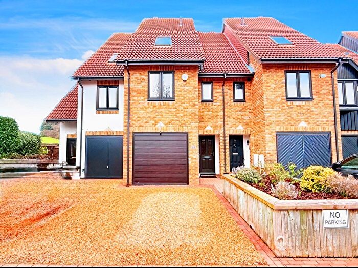 3 Bedroom Town House For Sale In Endeavour Way, Hythe, Southampton, SO45