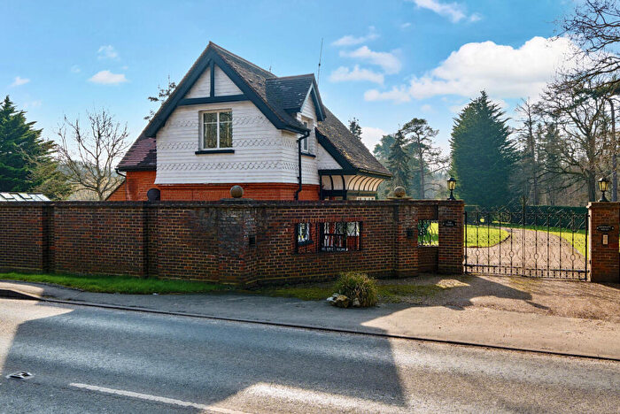 2 Bedroom Detached House To Rent In Leatherhead Road, Oxshott, KT22