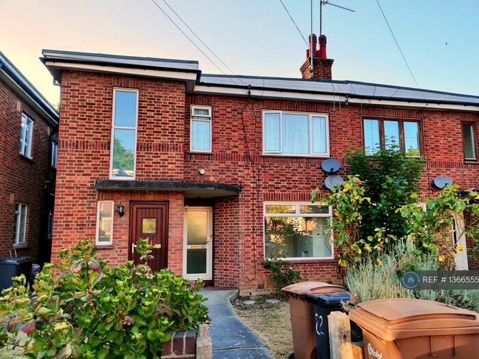 3 Bedroom Maisonette To Rent In Shrublands Close, Chelmsford, CM2