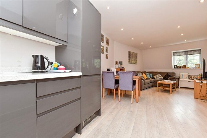 1 Bedroom Flat For Sale In Station Road, Sutton, Surrey, SM2