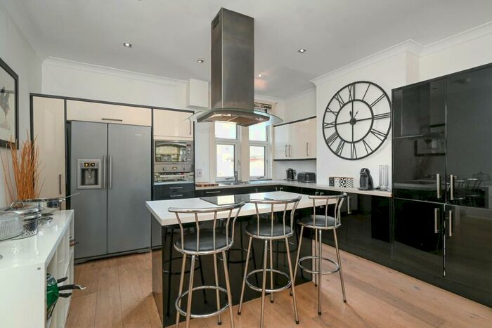 3 Bedroom Apartment To Rent In Holstein Avenue, Weybridge, KT13