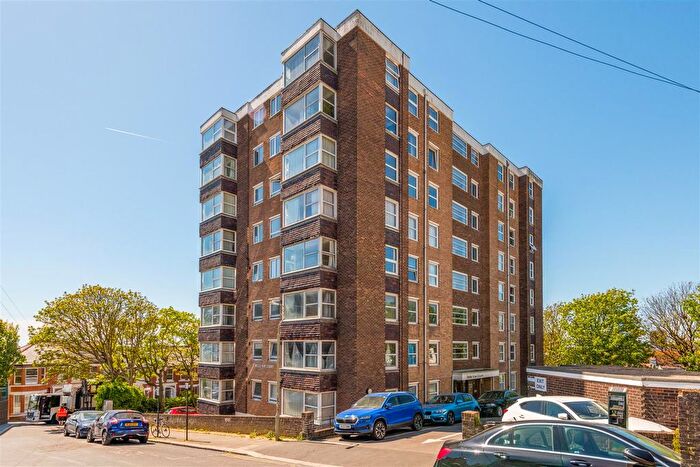 2 Bedroom Flat To Rent In Belle Vue Gardens, Brighton, BN2