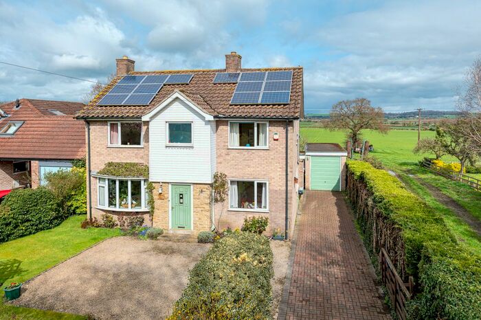 4 Bedroom Detached House For Sale In North Back Lane, Stillington, York, YO61