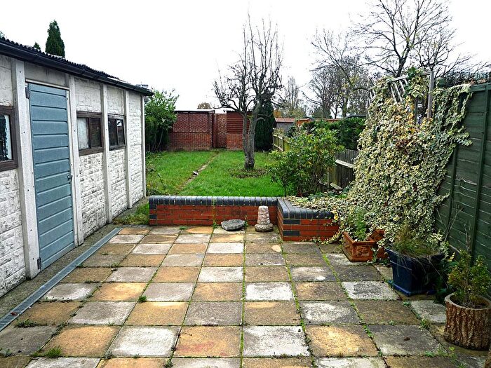 3 Bedroom Semi-Detached House To Rent In Middleton Avenue, Greenford, UB6