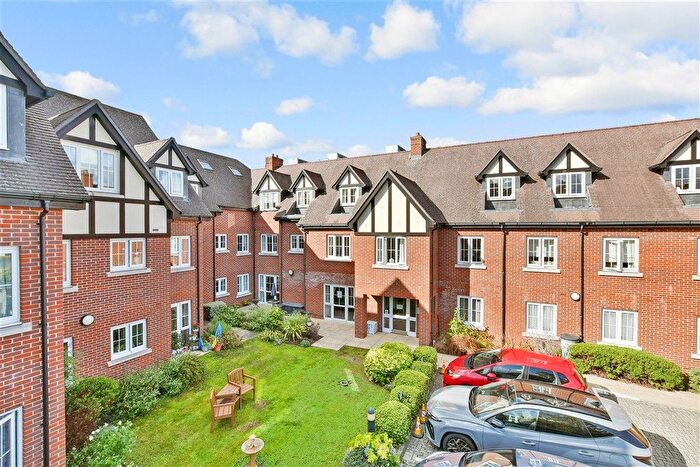 1 Bedroom Flat For Sale In Waterloo Road, Epsom, Surrey, KT19