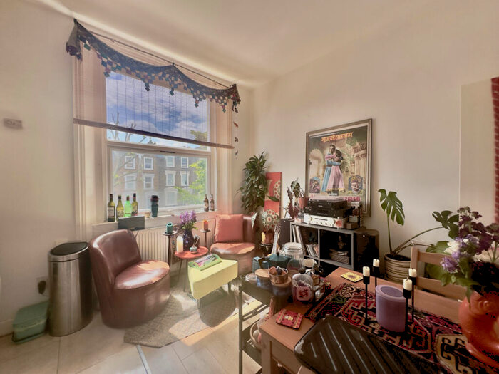 2 Bedroom Flat To Rent In Lewisham Way, SE14