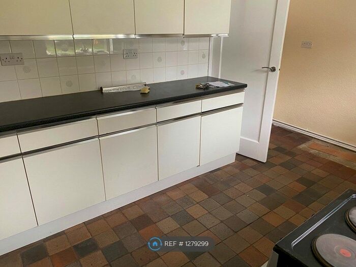 1 Bedroom Flat To Rent In Gladstone Road, Chesterfield, S40