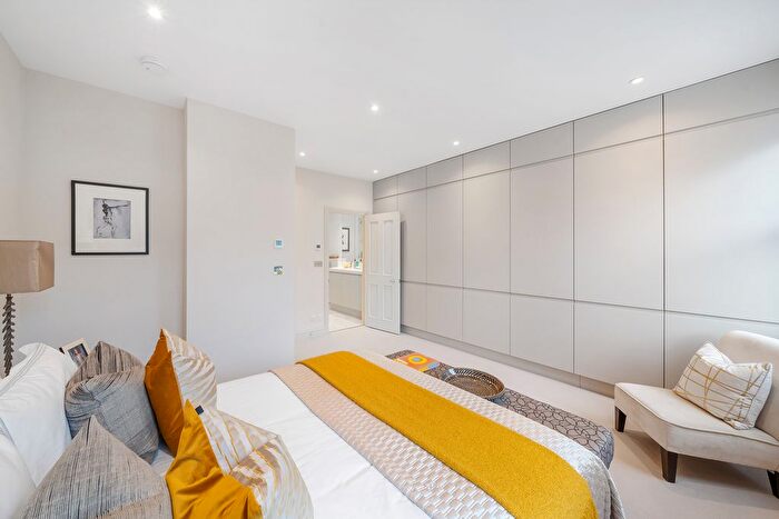6 Bedroom Terraced House For Sale In Britannia Road, London, SW6