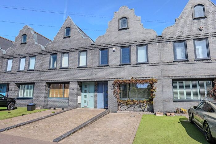 3 Bedroom Terraced House For Sale In Glendale Gardens, Leigh-On-Sea, SS9