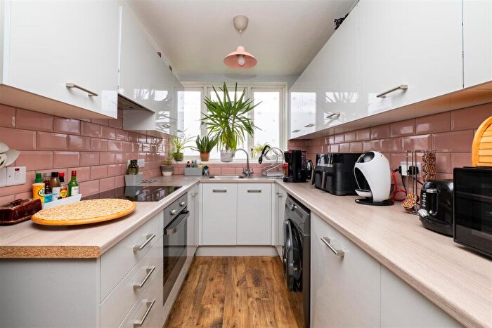 3 Bedroom Apartment For Sale In Chaucer Gardens, Sutton, SM1