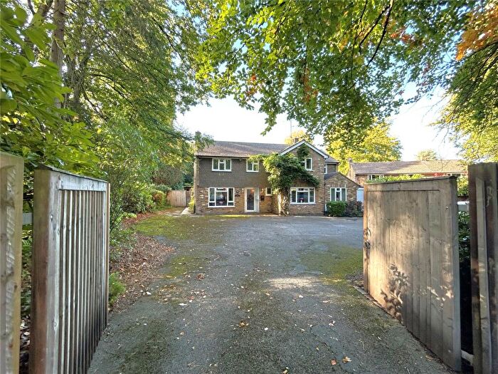 4 Bedroom Detached House For Sale In Fleet Road, Fleet, Hampshire, GU51