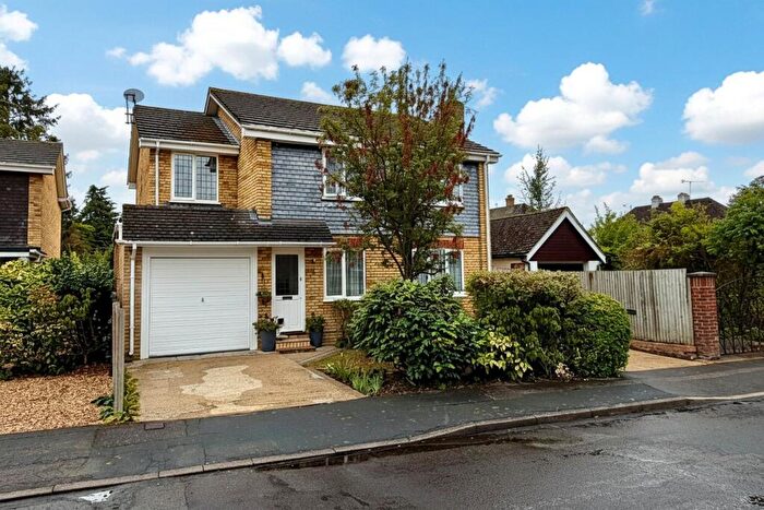 5 Bedroom Detached House For Sale In Rideway Close, Camberley, GU15