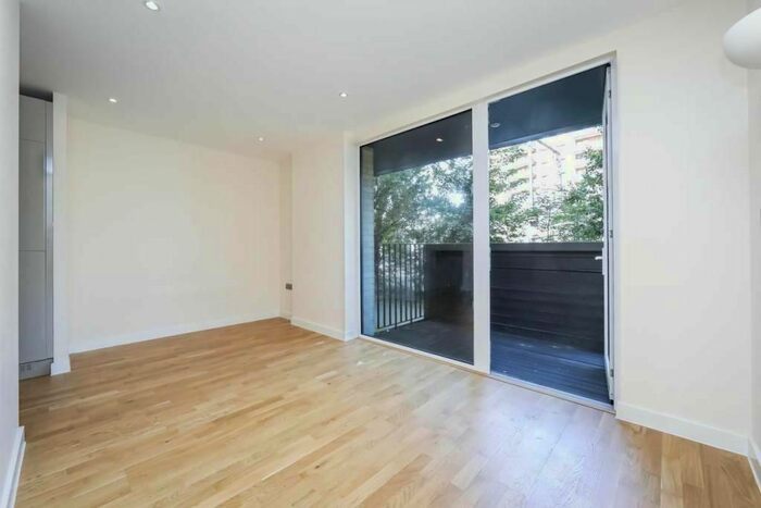 3 Bedroom Town House To Rent In Cannon Mews, Chelmsford, CM1