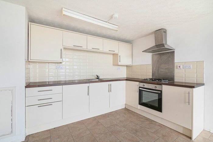 2 Bedroom Flat To Rent In Broomfield Road, Chadwell Heath, RM6