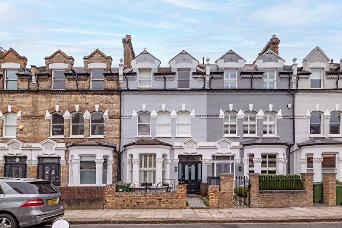 2 Bedroom Flat To Rent In Fulham Park Gardens, Parsons Green, SW6