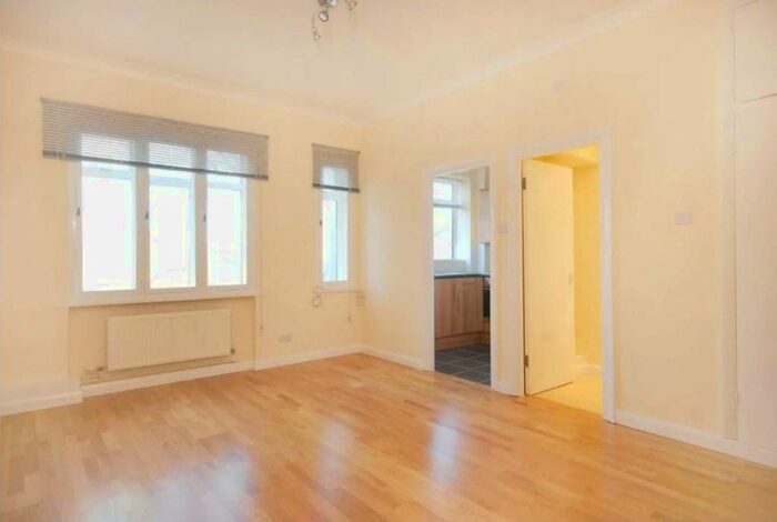 Studio To Rent In Euston Road, London, NW1