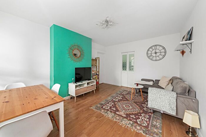 2 Bedroom Flat For Sale In Plough Way, London, SE16