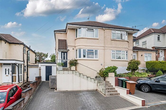 3 Bedroom Semi-detached House For Sale In Oakleigh Drive, Croxley Green, WD3