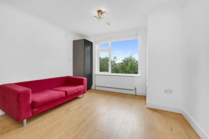 3 Bedroom Flat To Rent In Park Chase, Wembley, HA9
