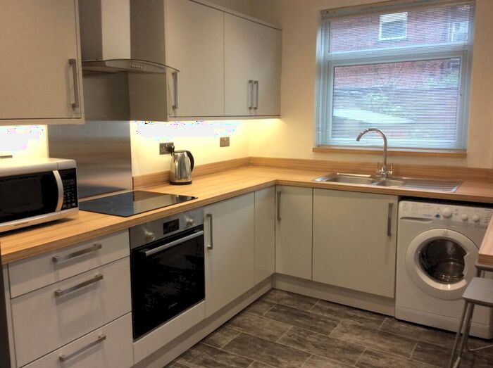 3 Bedroom Terraced House To Rent In Salisbury Street, Manchester, M14