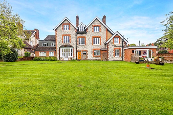 2 Bedroom Apartment To Rent In Ref: Sb - Somers Road, Reigate, RH2
