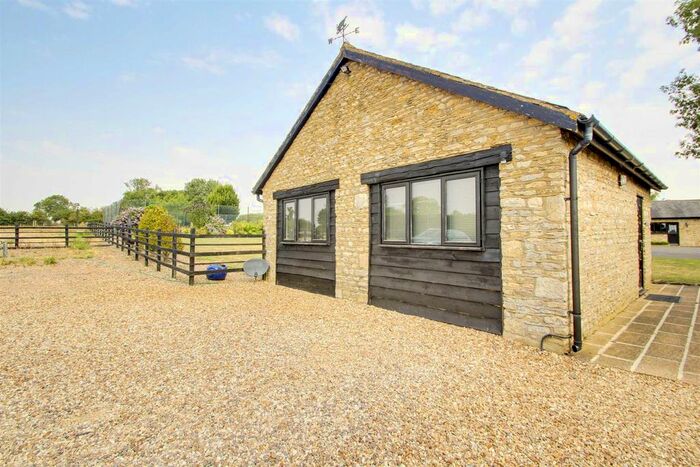 1 Bedroom Detached Bungalow To Rent In Northampton Road, Cosgrove, Milton Keynes, MK19