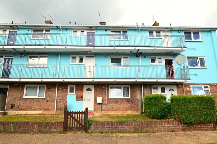 1 Bedroom Flat To Rent In Travic Road, Slough, SL2