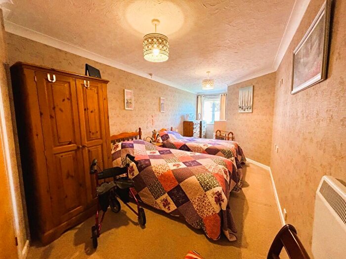 2 Bedroom Flat For Sale In De Moulham Road, Swanage, Dorset, BH19