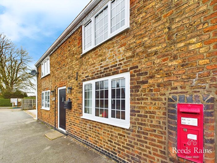 3 Bedroom Detached House For Sale In Main Road, Camerton, Hull, East Yorkshire, HU12