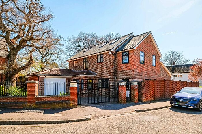 5 Bedroom Detached House For Sale In Hermitage Close, London, E18