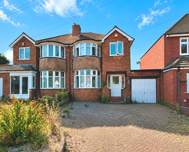 3 Bedroom Semi-Detached House For Sale In Colebourne Road, Birmingham, B13