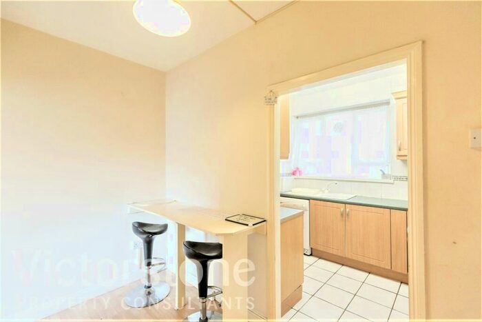 2 Bedroom Apartment To Rent In Bantry House, Ernest Street, Stepney, London, E1