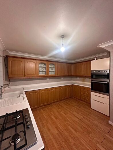 3 Bedroom End Terrace House To Rent In Thatches Grove, Romford, RM6