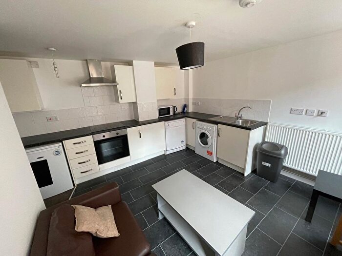 2 Bedroom Flat To Rent In Flat, Victoria Chambers, - The Parade, CV32