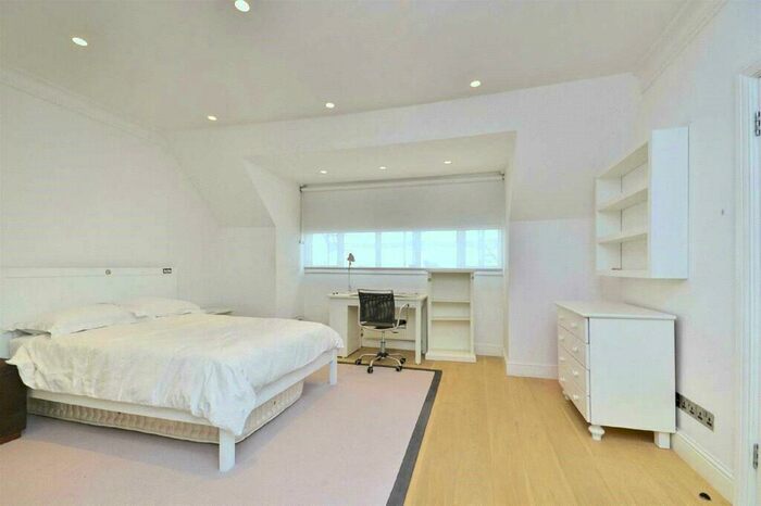 5 Bedroom Apartment To Rent In Greenaway Gardens, Hampstead, NW3
