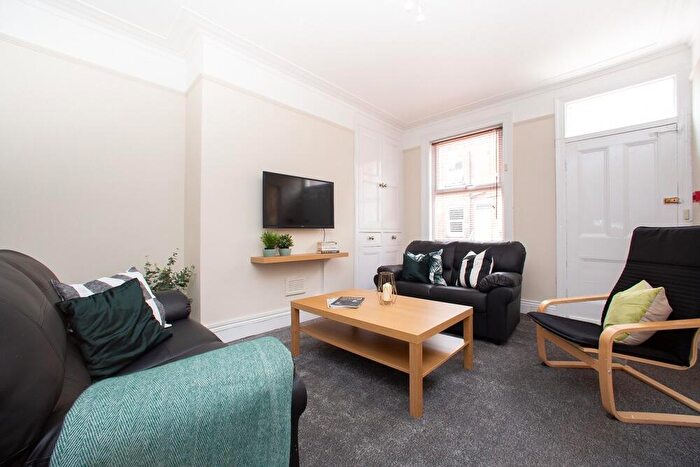 5 Bedroom Terraced House To Rent In Headingley Avenue, Headingley, Leeds, LS6