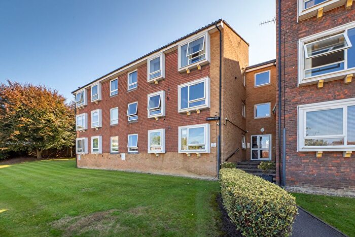 2 Bedroom Flat To Rent In Station Approach, Cheam, Sutton, SM2